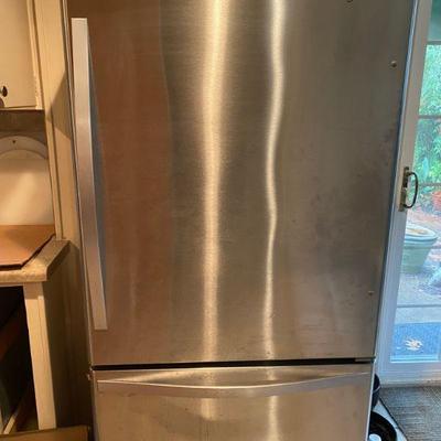 Whirlpool refrigerator, pull out freezer stainless steel with working ice maker