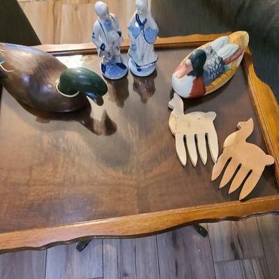 2 Ducks, figurines, 2 llamas