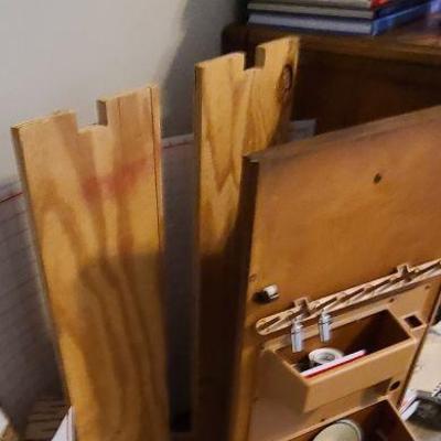 2 wooden stands to hold quilt