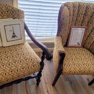 These chairs are in great condition. 