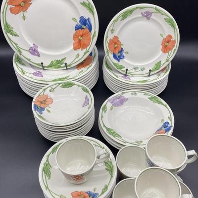 (49) Villeroy & Boch Amapola Porcelain Dinnerware