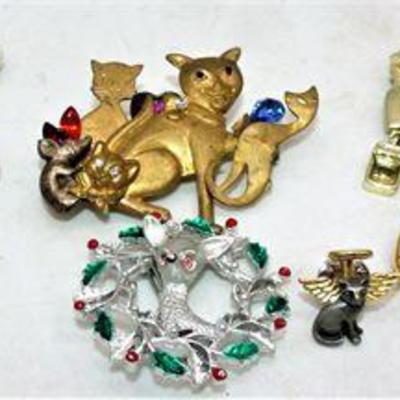 Lot 102   4 Bid(s)
Animal pins jewelry