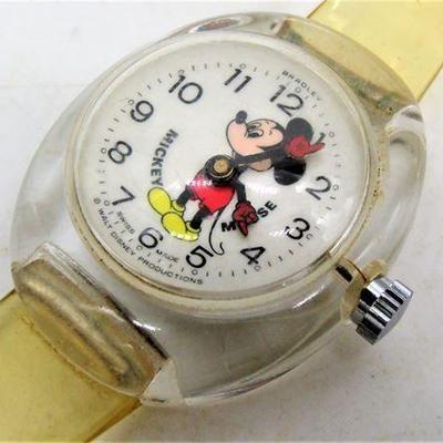 Lot 025   10 Bid(s)
VTG WInd up Mickey Mouse Watch BRADLEY Lucite