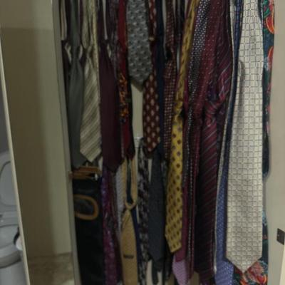 Tie closet 
