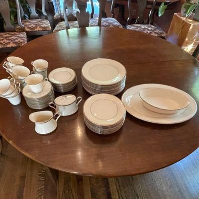 Solitaire Lenox, place setting for 12 with serving platter, bowl, sugar & creamer. 