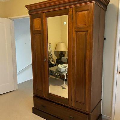 Smee & Cobay Armoire 50.5x23x81
