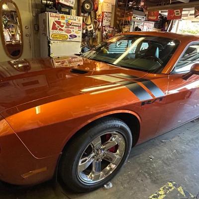 2011 Dodge Challenger, single owner , 20,879 miles, clean title in hand. 3.6 ltr, 305 h.p. V6 engine, auto trans. Available for pre sale,...