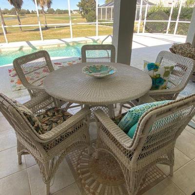 Wicker Table 5 Chairs