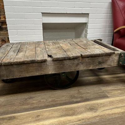 Vintage Pallet - Great for a Coffee Table (Indoor/outdoor)