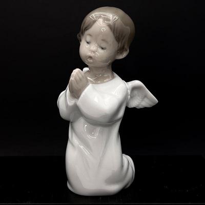Lladro  "Angel Praying" Figurine