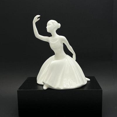  Elegant Ballerina in White Porcelain by Royal Doulton 