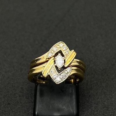 18k Gold 2 Piece Ring Set w/ Center Diamond & Surrounding Diamond- Interlocking Band Size 5.5