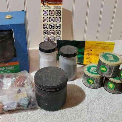 Craftool Jewel Stone Rock Polishing Tumbler
Contains 1-5 of abrasives, polish, and pellets. Two zip lock bags of rocks/gems. A gemstone...