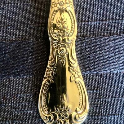 Oneidaware stainless â€” 
12 piece place setting. 
Silver color.