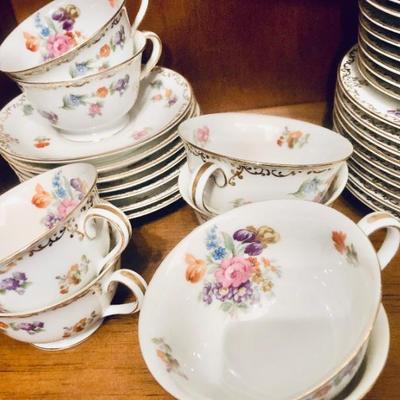 Noritake China 
Dresdoll Pattern
Produced in Occupied Japan 
from 1947 to 1950
89 pieces +/-