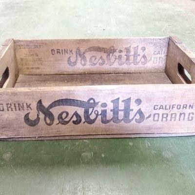 #6104 â€¢ Vintage Drink Carrier
