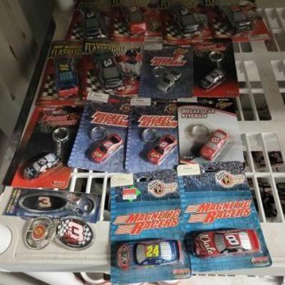 #7508 â€¢ Diecast Nascar Cars and Keyschains
