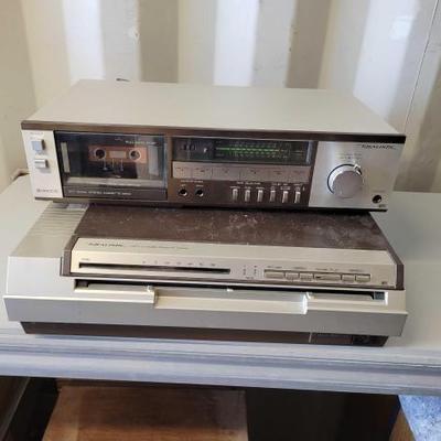 #5726 â€¢ Vintage Realistic Audio Equipment
