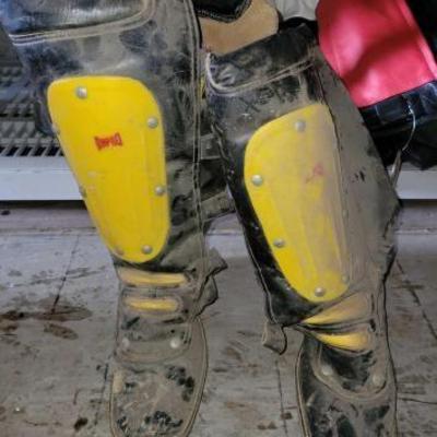 #7406 â€¢ Seals Boots
