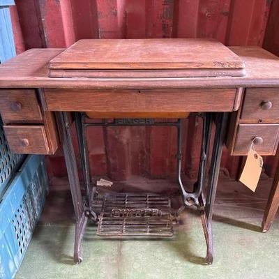 #6540 â€¢ Singer Sewing Table
