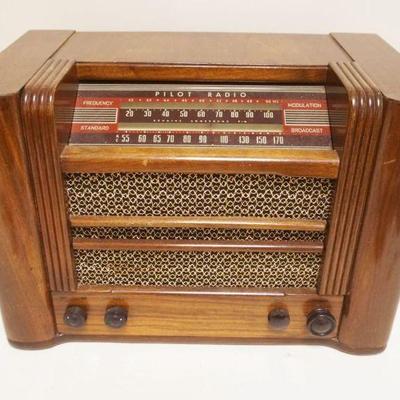 1242	ANTIQUE RADIO PILOT MODEL T301, APPROXIMATELY 11 IN X 19 IN X 13 IN HIGH
