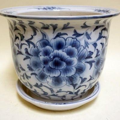 1041	ASIAN BLUE & WHITE PLANTER W/UNDER PLATE, APPROXIMATELY 10 IN HIGH
