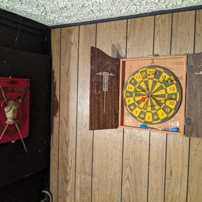 Dart board 