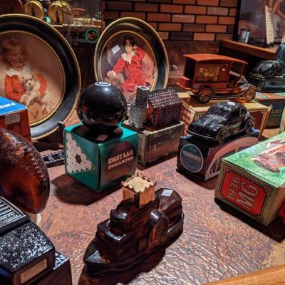 Vintage Avon collectible aftershave bottles 