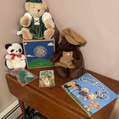 Vermont teddy bear with original box & other toys