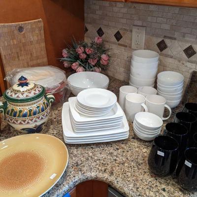 Set of white dishes 