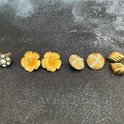 Vintage costume jewelryâ€”many signed piecesâ€”Givenchy, Gucci, Ciner, Napier and more