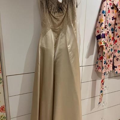 Fabulous vintage and antique clothesâ€”mens and womenâ€™s and childrenâ€”1890s, 1920s, 1930s, 1940s, 1950s, 1960s, 1970s, 1980sâ€”Lake...