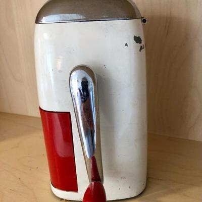 Vintage Ice-O-Matic, classy ice for classy cocktails