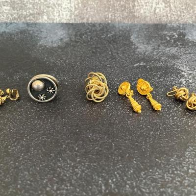 Vintage costume jewelryâ€”many signed piecesâ€”Givenchy, Gucci, Ciner, Napier and more