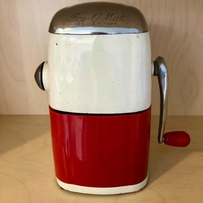 Vintage Ice-O-Matic, classy ice for classy cocktails