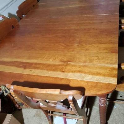 Dining Room Table With 2 Captains Chairs And 4 Side Chairs