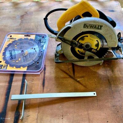 HTH114 DeWalt Corded Circular Saw 