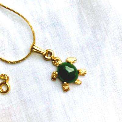 HTH050 Turtle Green Jade Gold Necklace