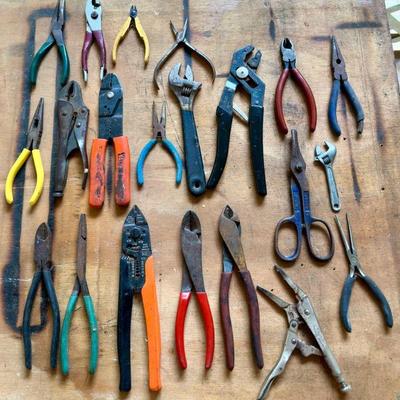 HTH124 Assortment Of Pliers And Cutters