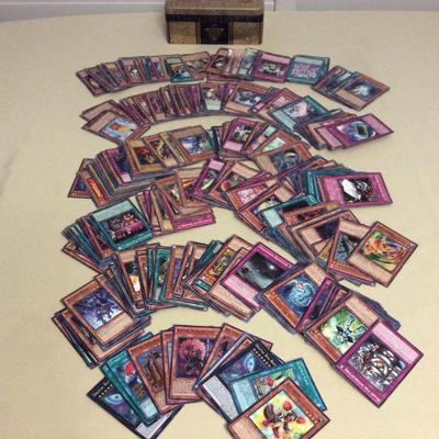 IFT033 Over 500 Yu-Gi-Oh! Trading Cards & Tin
