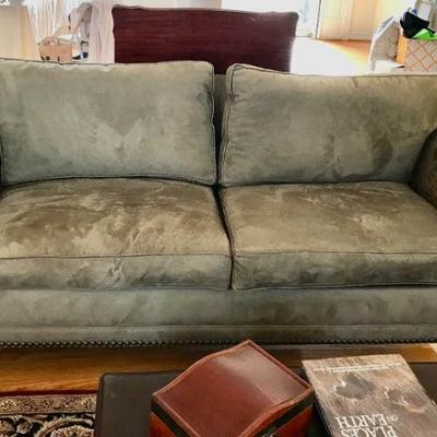 Henredon green side sofa $600
80 X 34 X 32