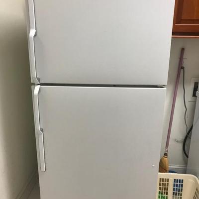 Hotpoint refrigerator/freezer $200