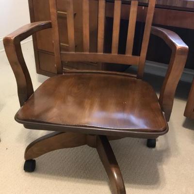 vintage desk chair $89