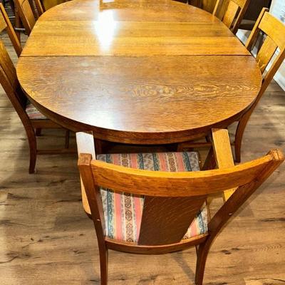 Gorgeous oak dining table and chairs