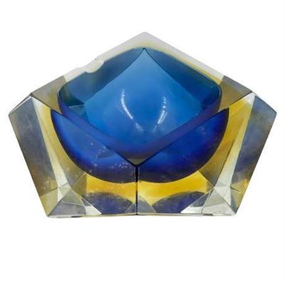 Lot 002 
Italian Murano Glass Sommerso Faceted Ash Tray by Mandruzzato