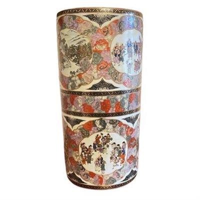 Lot 008   
Imari Style Chinese Flower Vase