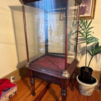 Glass display cabinet