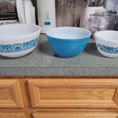 Vintage Pyrex Nesting Bowls - Horizon Blue