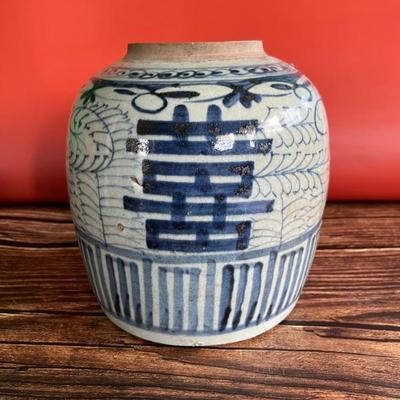 Antique Chinese blue and white jar, missing lid