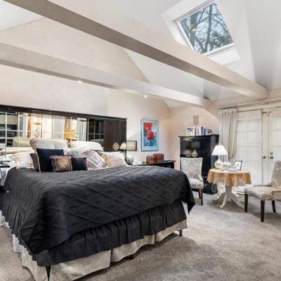 PRE-SELLING
$2,250
Gorgeous King Size Art Deco Black Laquer Bedroom set 